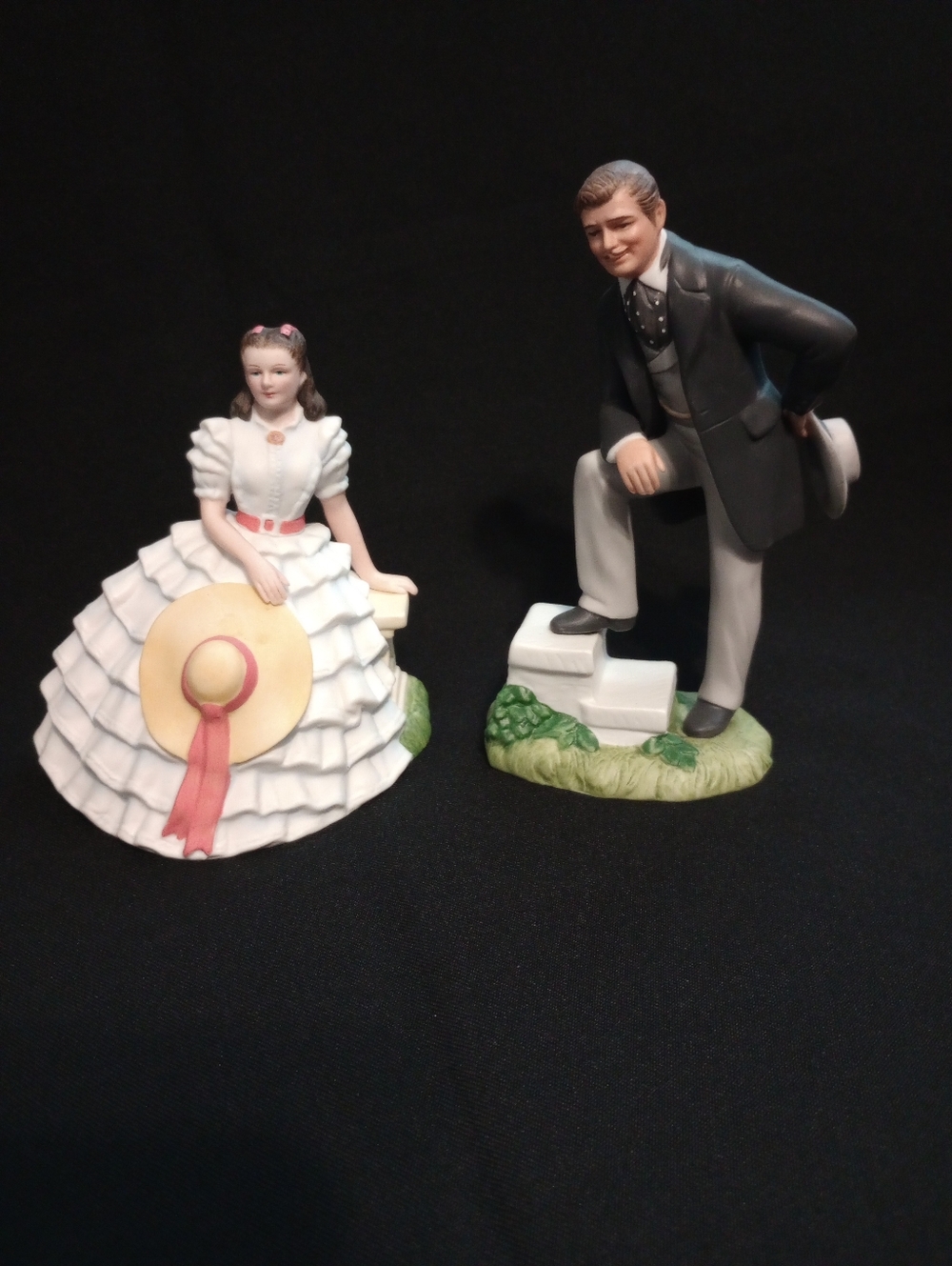Avon 1983 Gone With The Wind Scarlett O'Hara & Rhett Butler Porcelain Figurines